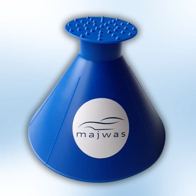 Innowacyjna skrobaczka do odszraniania szyb z lejkiem MAJWAS Premium